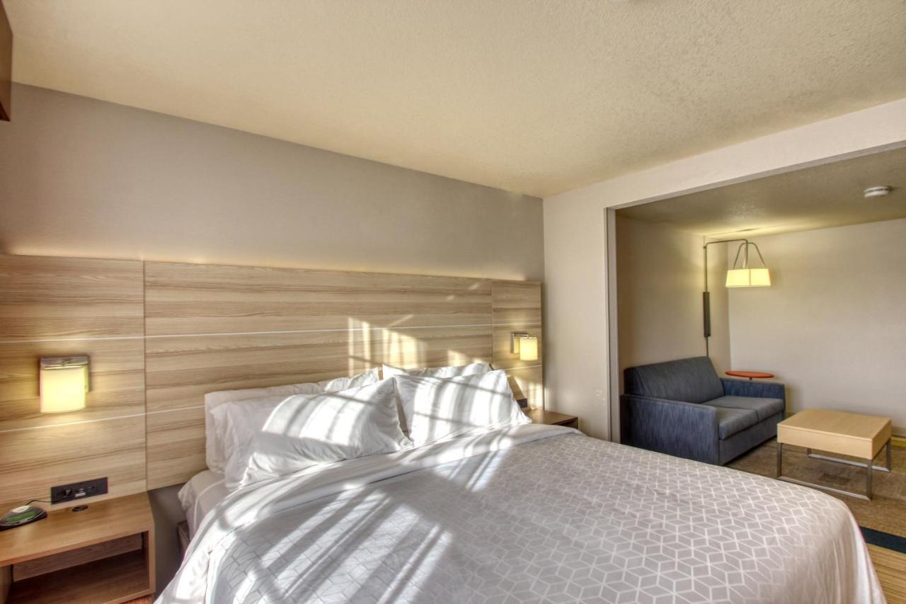 Holiday Inn Express Hotel & Suites Milwaukee Airport By Ihg Kültér fotó